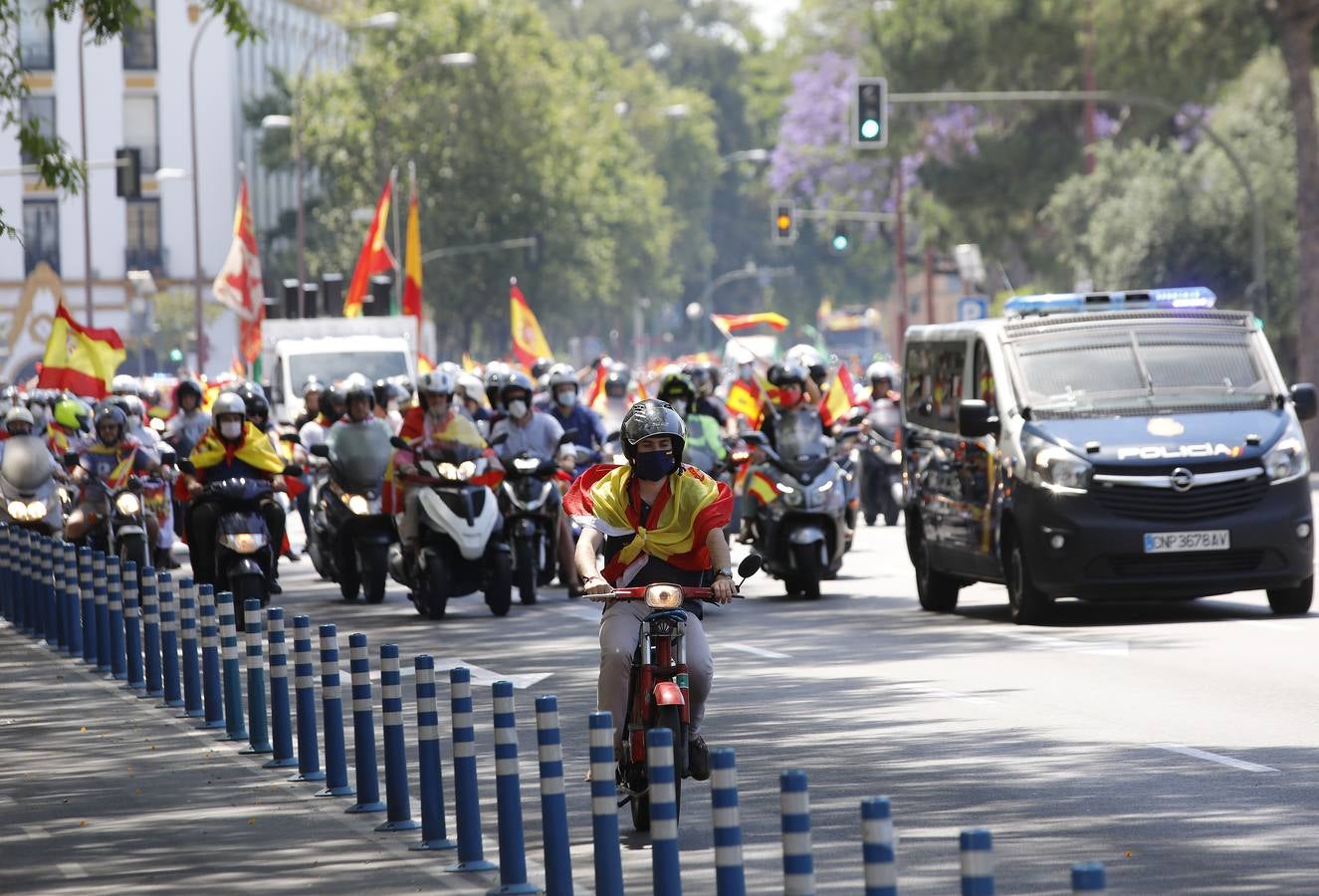 Éxito de la caravana de protesta convocada por Vox en Sevilla