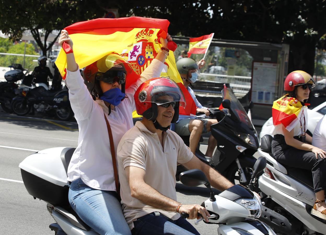 Éxito de la caravana de protesta convocada por Vox en Sevilla