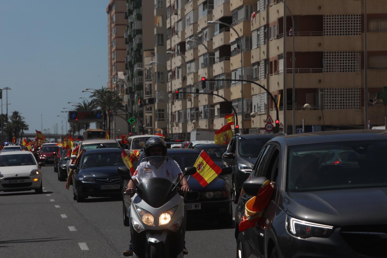 FOTOS: La caravana de Vox en Cádiz pide la dimisión de Sánchez