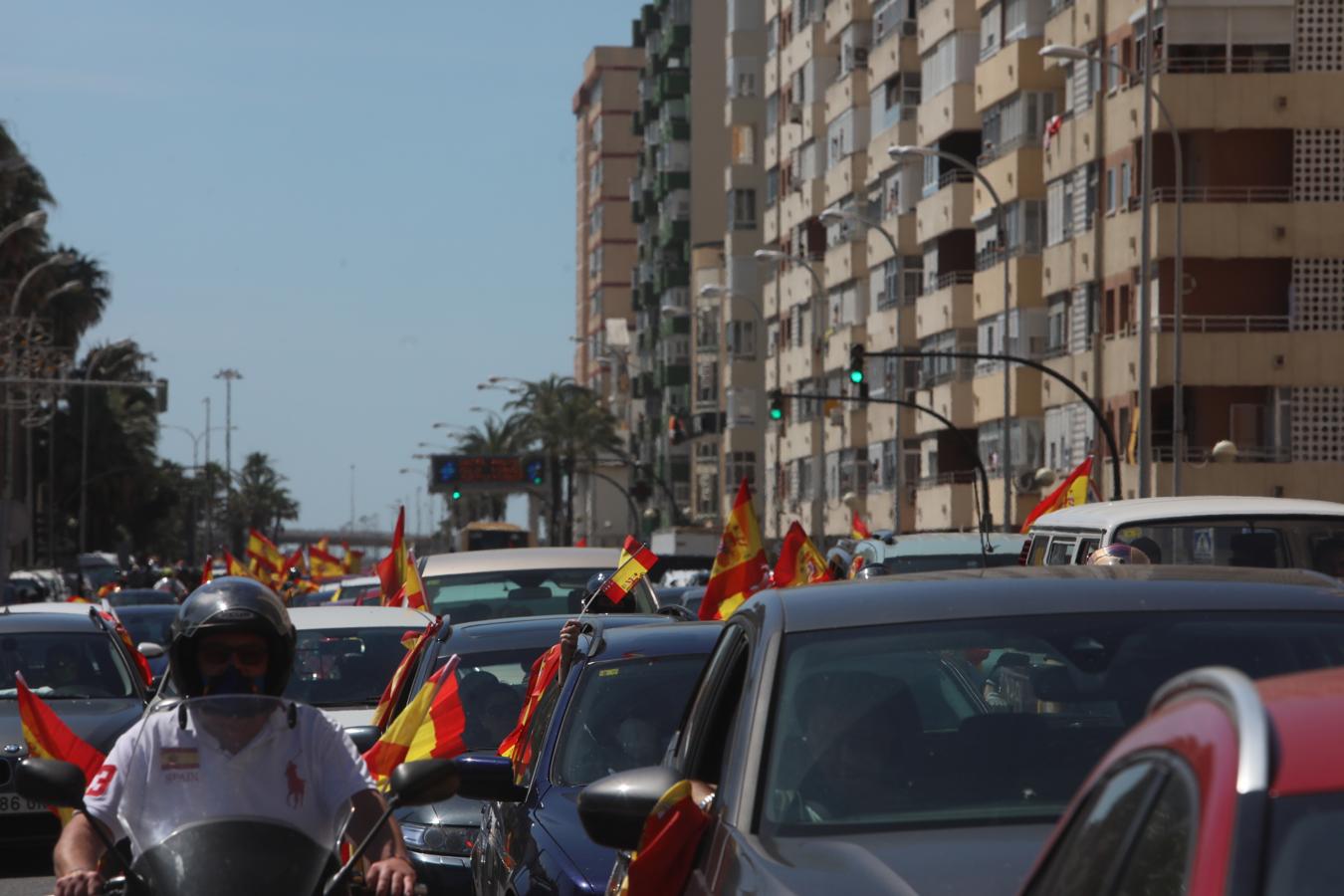 FOTOS: La caravana de Vox en Cádiz pide la dimisión de Sánchez