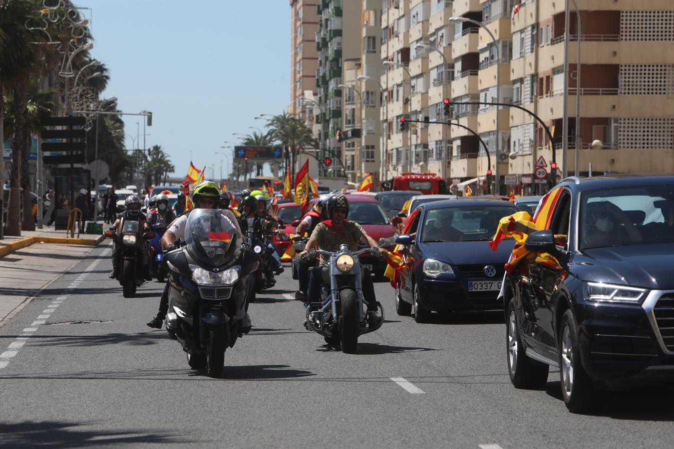 FOTOS: La caravana de Vox en Cádiz pide la dimisión de Sánchez