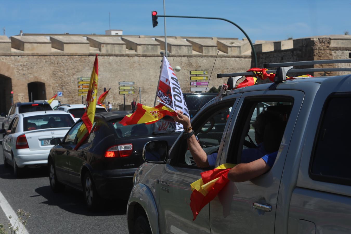 FOTOS: La caravana de Vox en Cádiz pide la dimisión de Sánchez