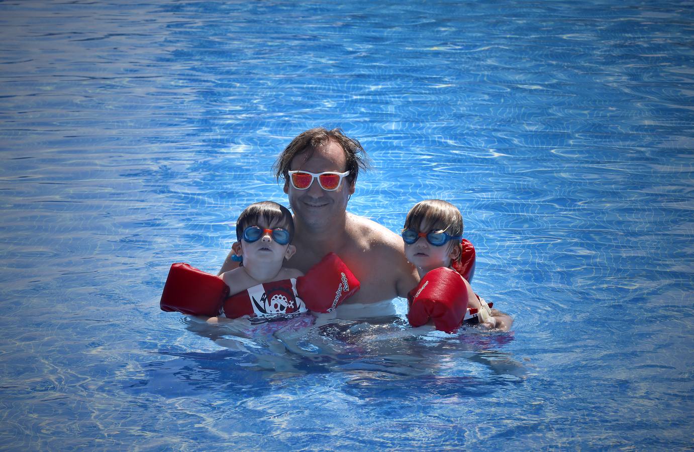 Abren las primeras piscinas en Sevilla