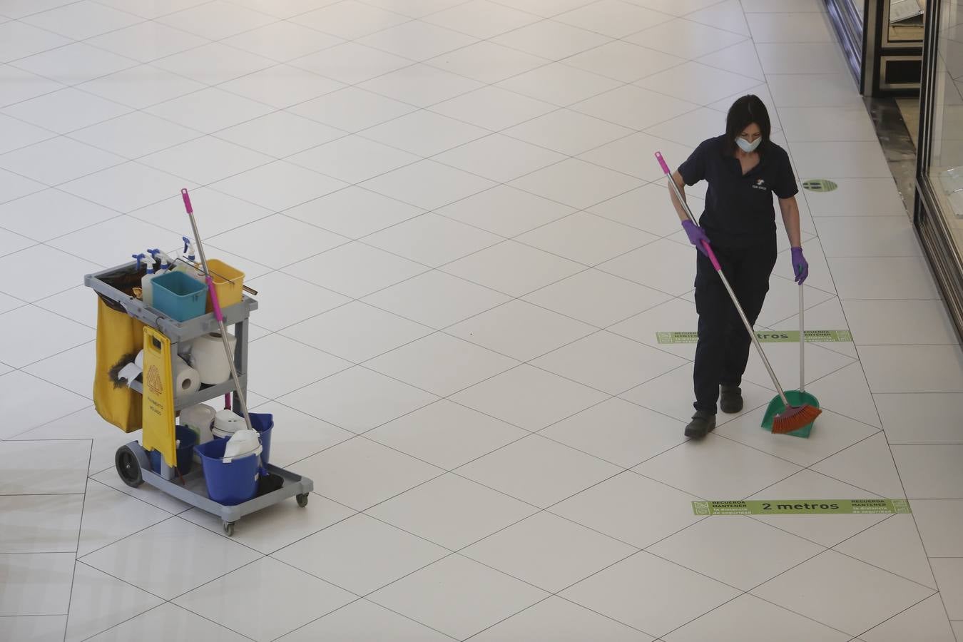 En imágenes, los clientes vuelven a los centros comerciales de Córdoba (II)