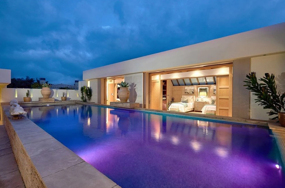 La nueva mansión costera de Melinda y Bill Gates. La casa principal, diseñada por el famoso arquitecto Ken Rochetti, tiene seis habitaciones, tres cuartos de baños completos y un aseo, mientras que la de huéspedes dispone de dos habitaciones.