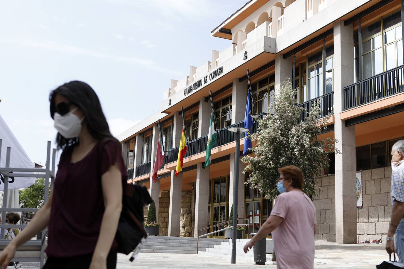 En imágenes, el minuto de silencio en varias instituciones de Córdoba por las víctimas del Covid-19