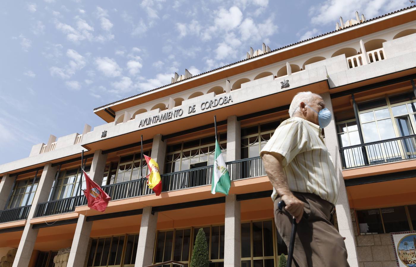 En imágenes, el minuto de silencio en varias instituciones de Córdoba por las víctimas del Covid-19