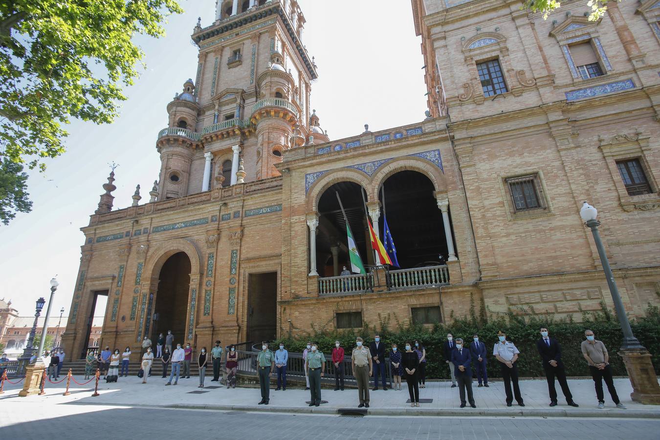 Minuto de silencio por las víctimas del Covid-19 en las instituciones andaluzas