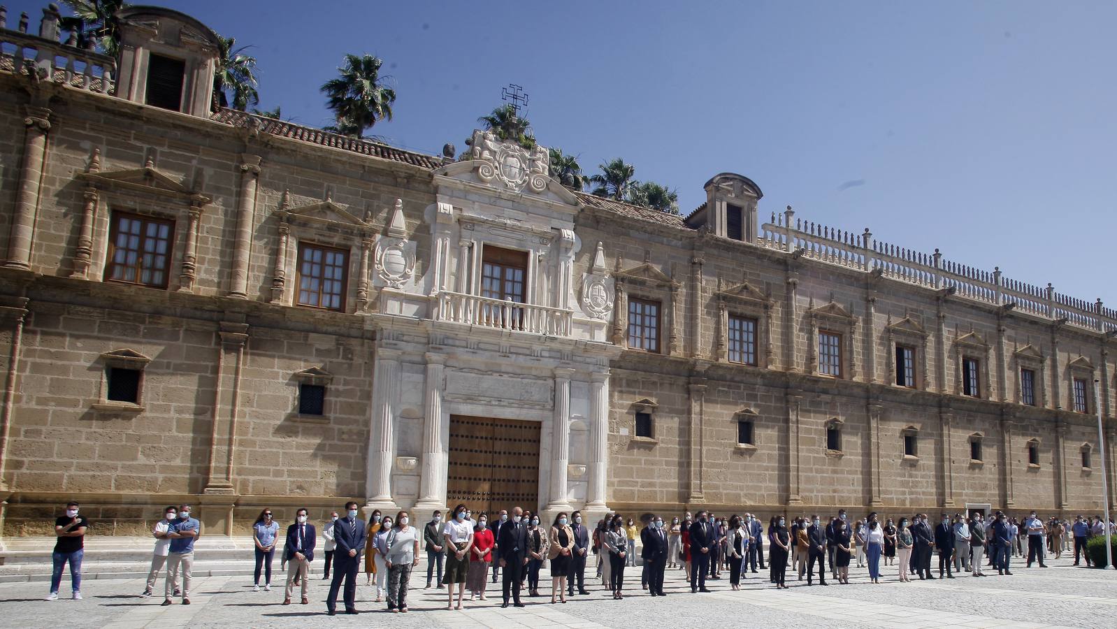 Minuto de silencio por las víctimas del Covid-19 en las instituciones andaluzas