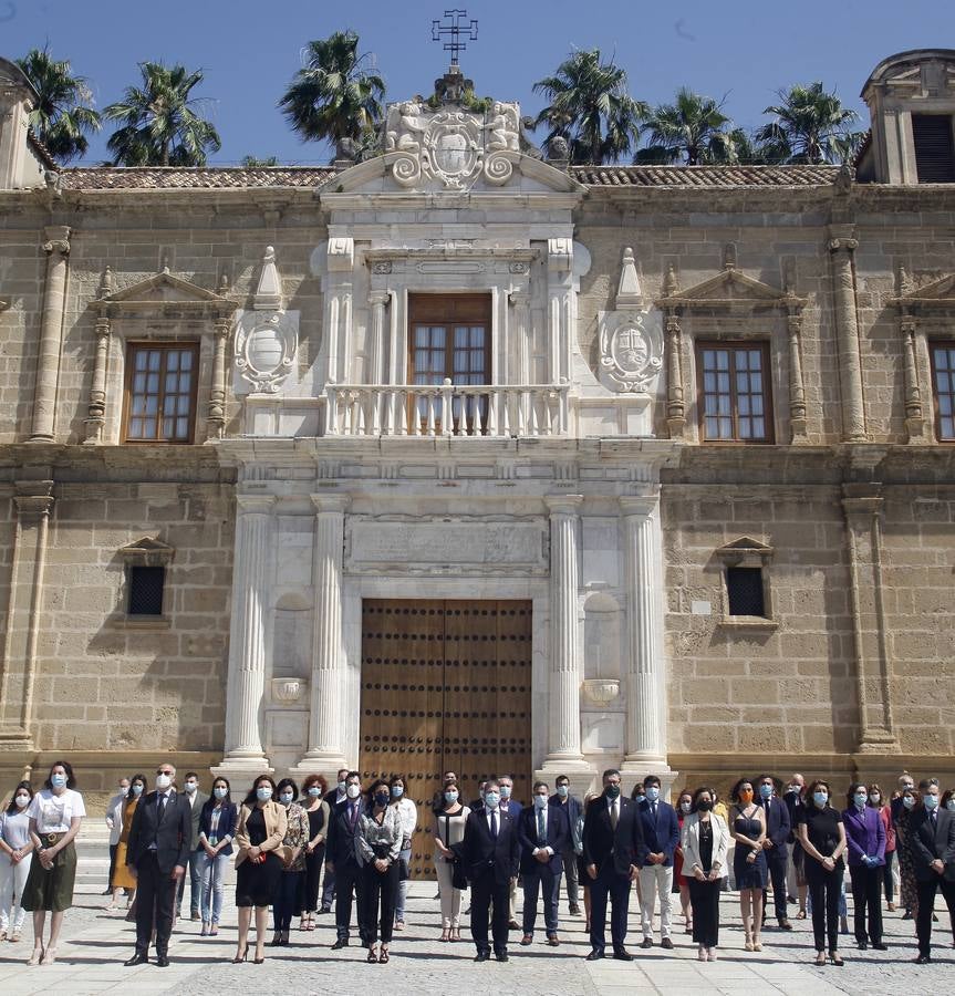 Minuto de silencio por las víctimas del Covid-19 en las instituciones andaluzas