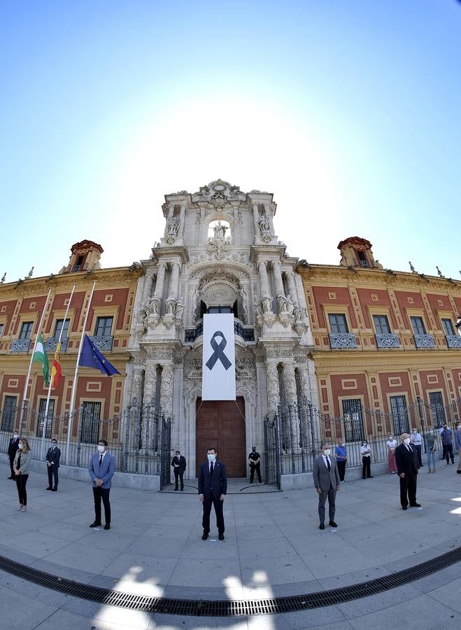 Minuto de silencio por las víctimas del Covid-19 en las instituciones andaluzas