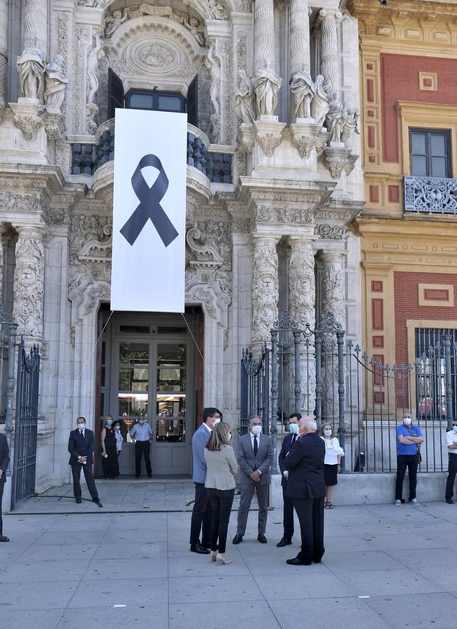 Minuto de silencio por las víctimas del Covid-19 en las instituciones andaluzas