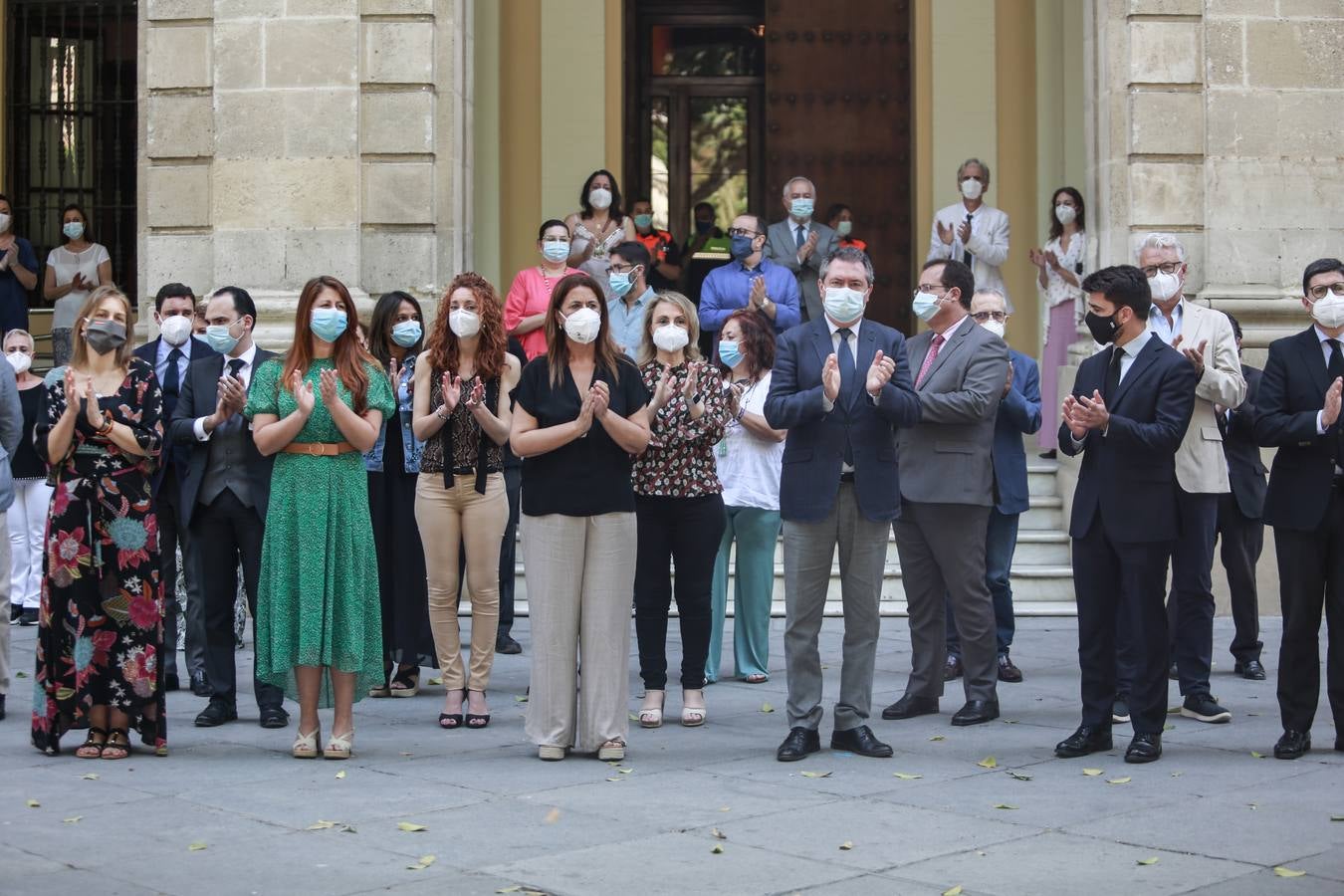 El homenaje del Ayuntamiento de Sevilla a las víctimas del coronavirus