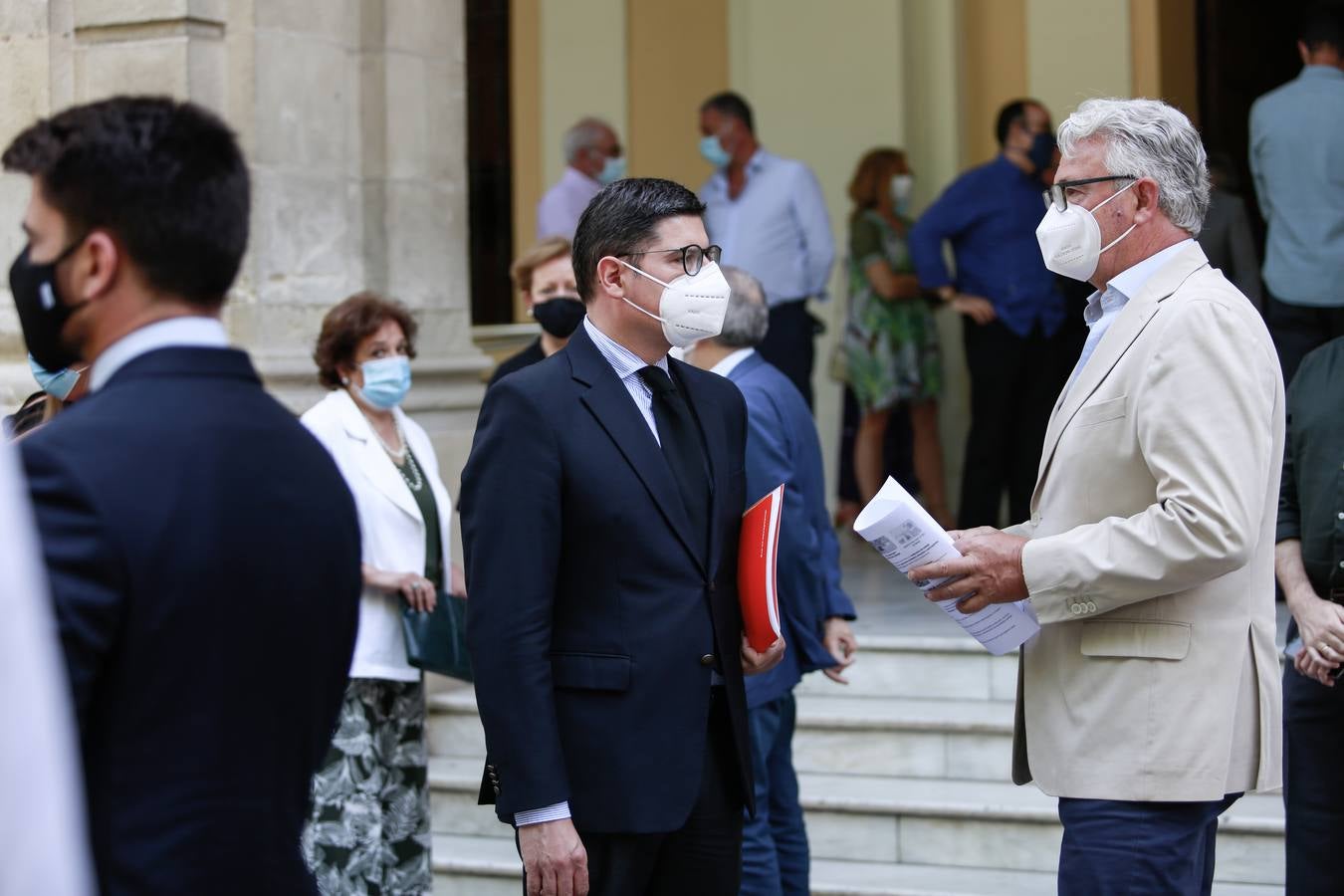 El homenaje del Ayuntamiento de Sevilla a las víctimas del coronavirus