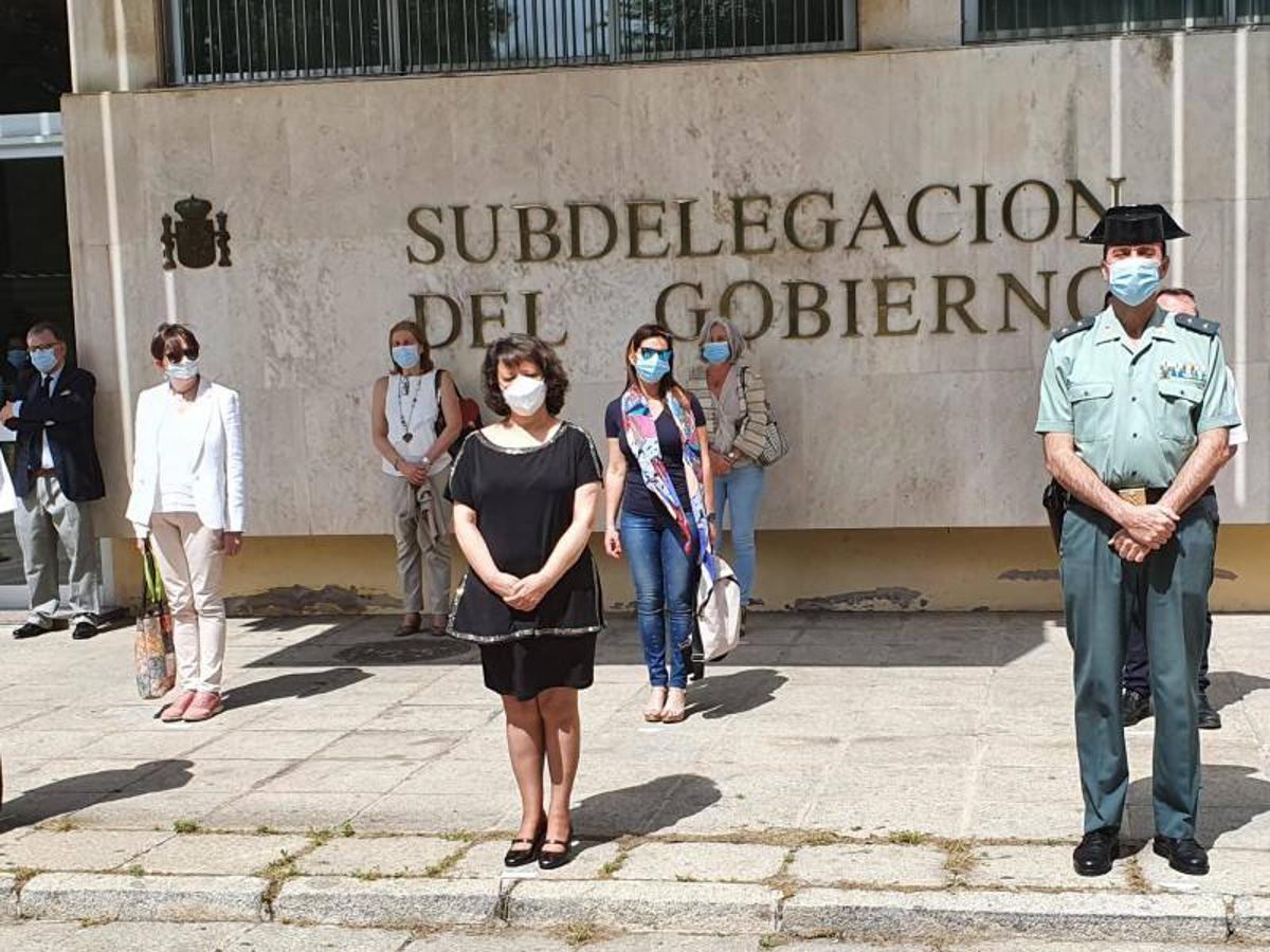 En imágenes, el minuto de silencio en varias instituciones de Córdoba por las víctimas del Covid-19