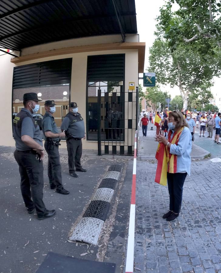 Apoyo al coronel destituido de la Guardia Civil Pérez de los Cobos