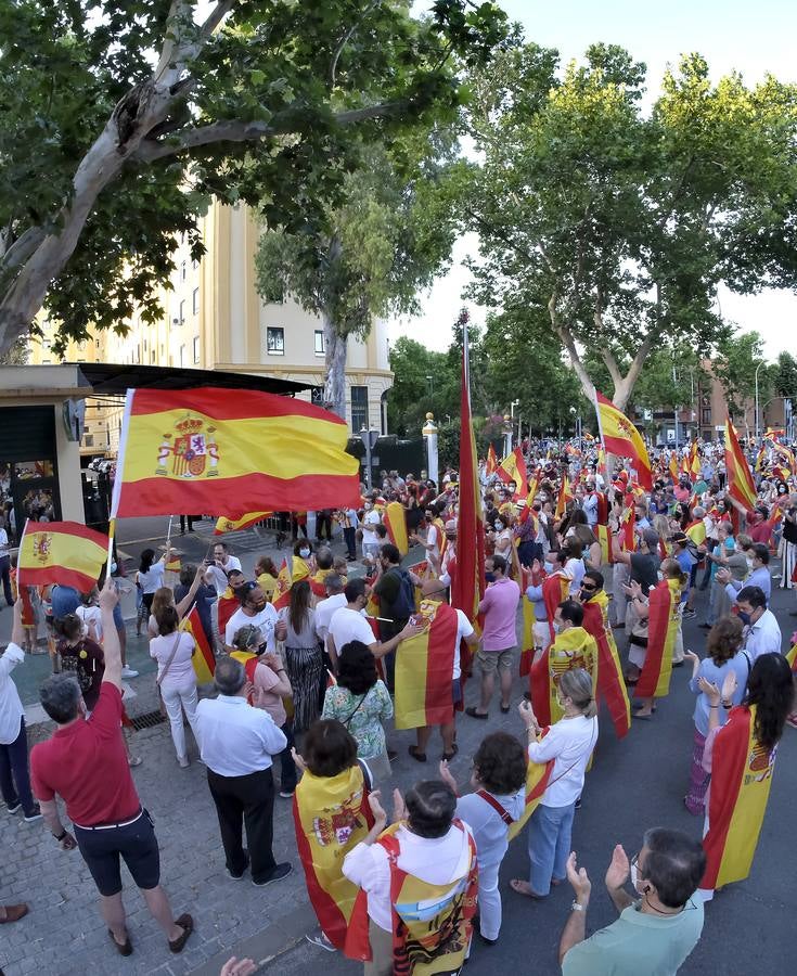 Apoyo al coronel destituido de la Guardia Civil Pérez de los Cobos