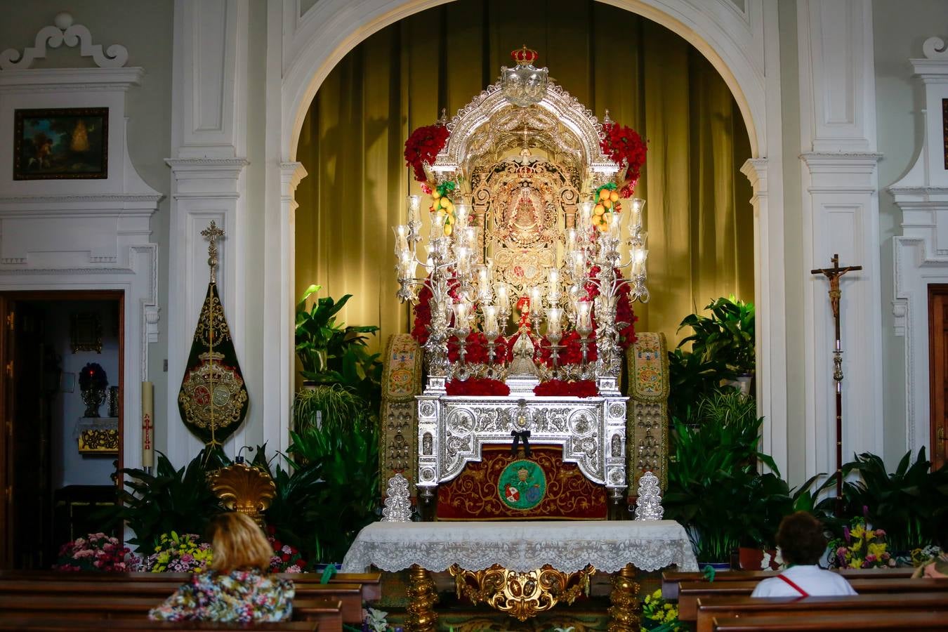 La Hermandad del Rocío de Triana abre las puertas de su capilla