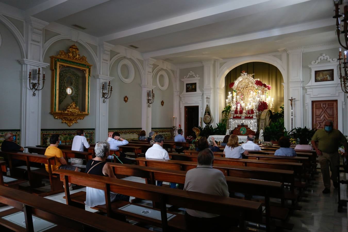 La Hermandad del Rocío de Triana abre las puertas de su capilla