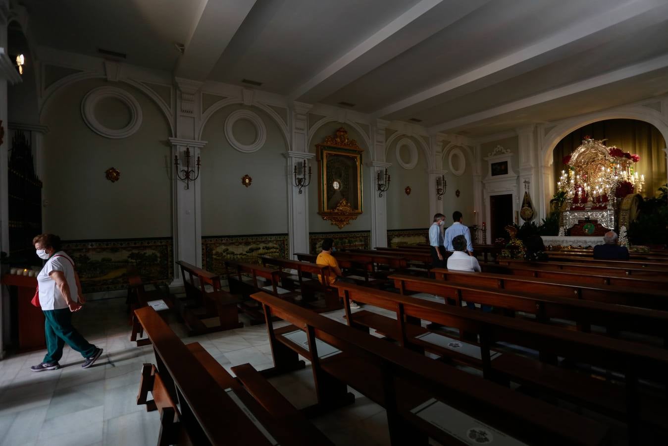 La Hermandad del Rocío de Triana abre las puertas de su capilla