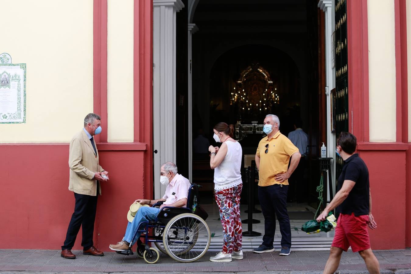 La Hermandad del Rocío de Triana abre las puertas de su capilla