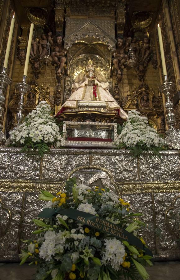 Ofrenda del Rocío de Sevilla a la Virgen de los Reyes