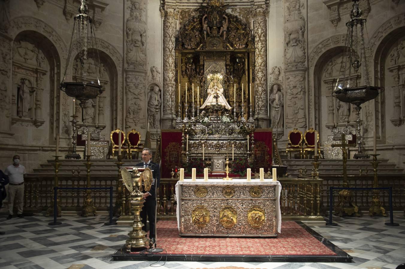 Ofrenda del Rocío de Sevilla a la Virgen de los Reyes