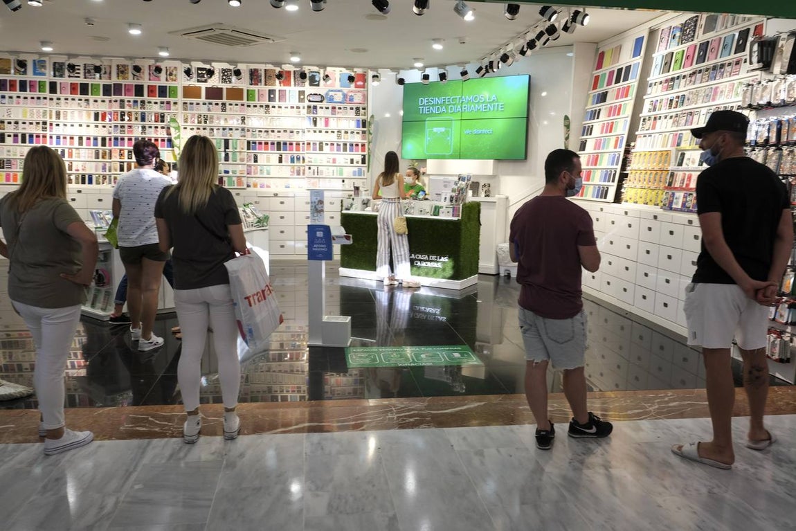 Los centros comerciales de Cádiz refuerzan sus medidas de seguridad por la alerta sanitaria