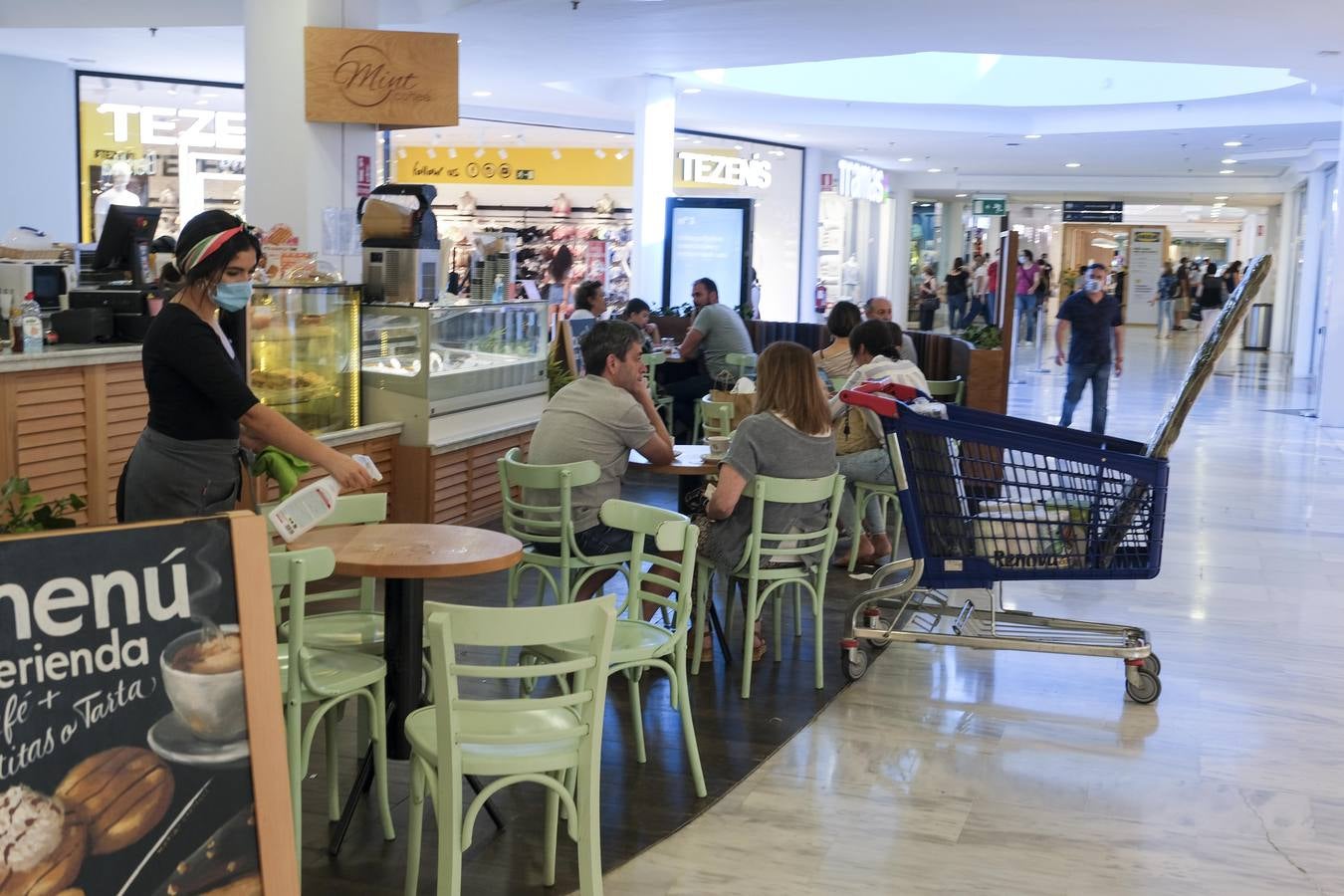 Los centros comerciales de Cádiz refuerzan sus medidas de seguridad por la alerta sanitaria