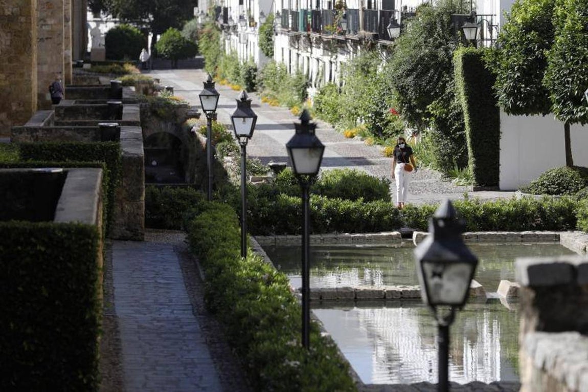 El foso y el entorno de la calle Cairuán de Córdoba, en imágenes