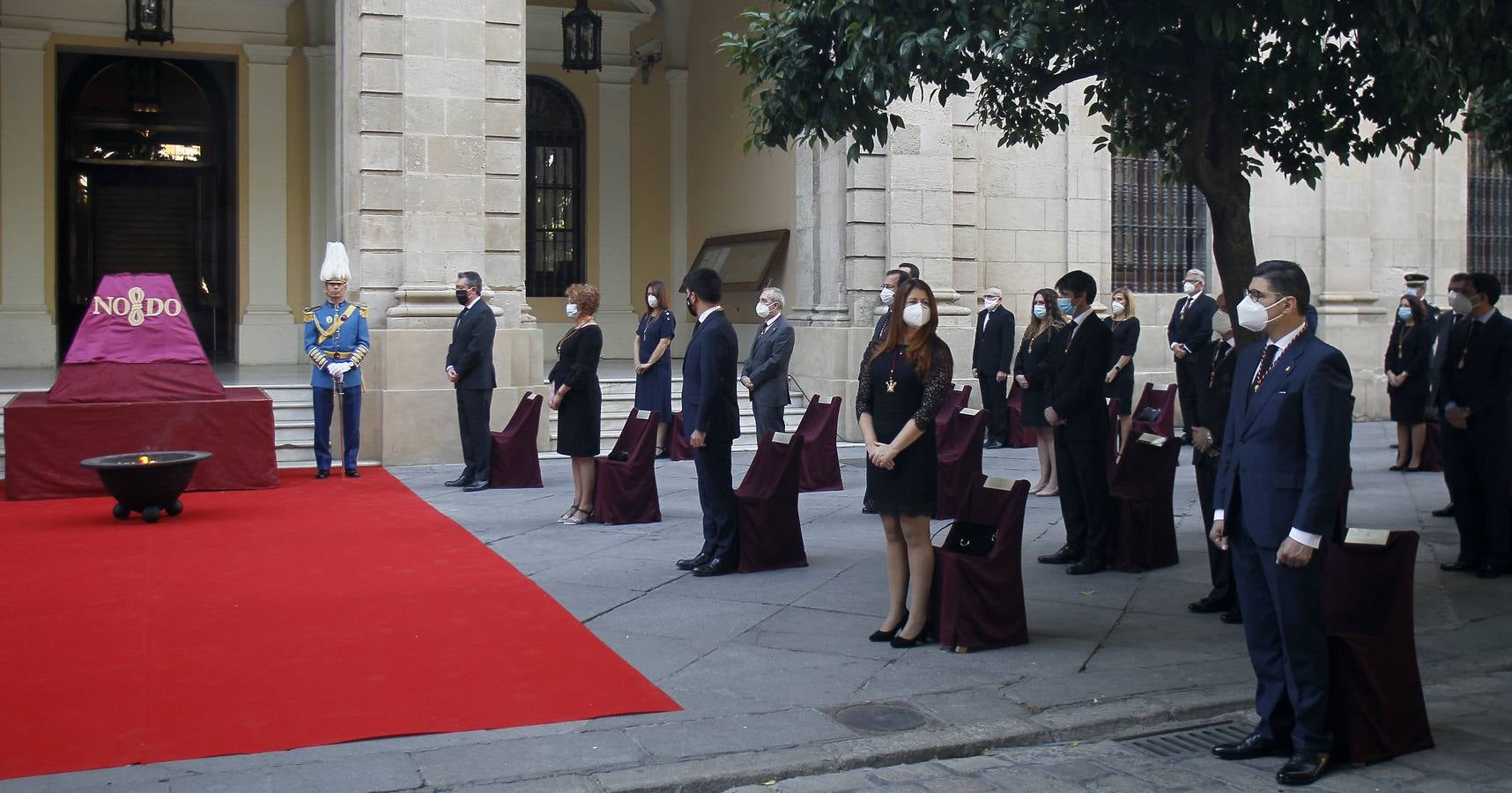 El homenaje de Sevilla a las víctimas del coronavirus en el día de San Fernando (y II)