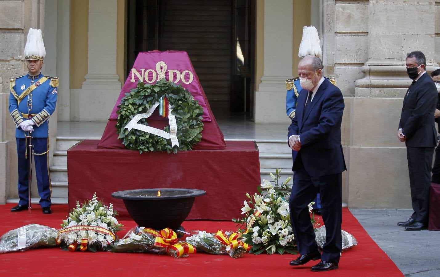 El homenaje de Sevilla a las víctimas del coronavirus en el día de San Fernando (y II)