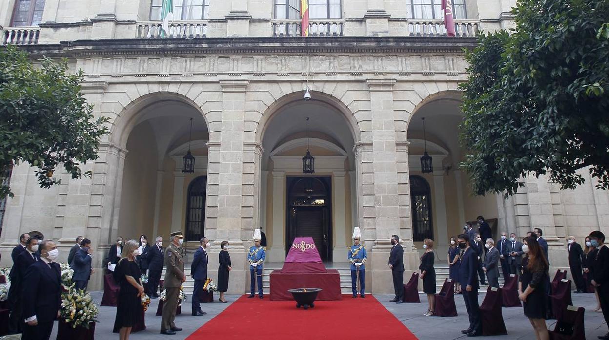 El homenaje de Sevilla a las víctimas del coronavirus en el día de San Fernando (I)