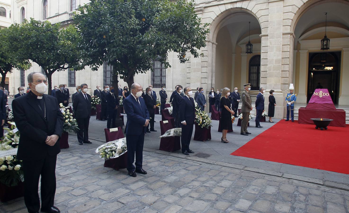 El homenaje de Sevilla a las víctimas del coronavirus en el día de San Fernando (I)