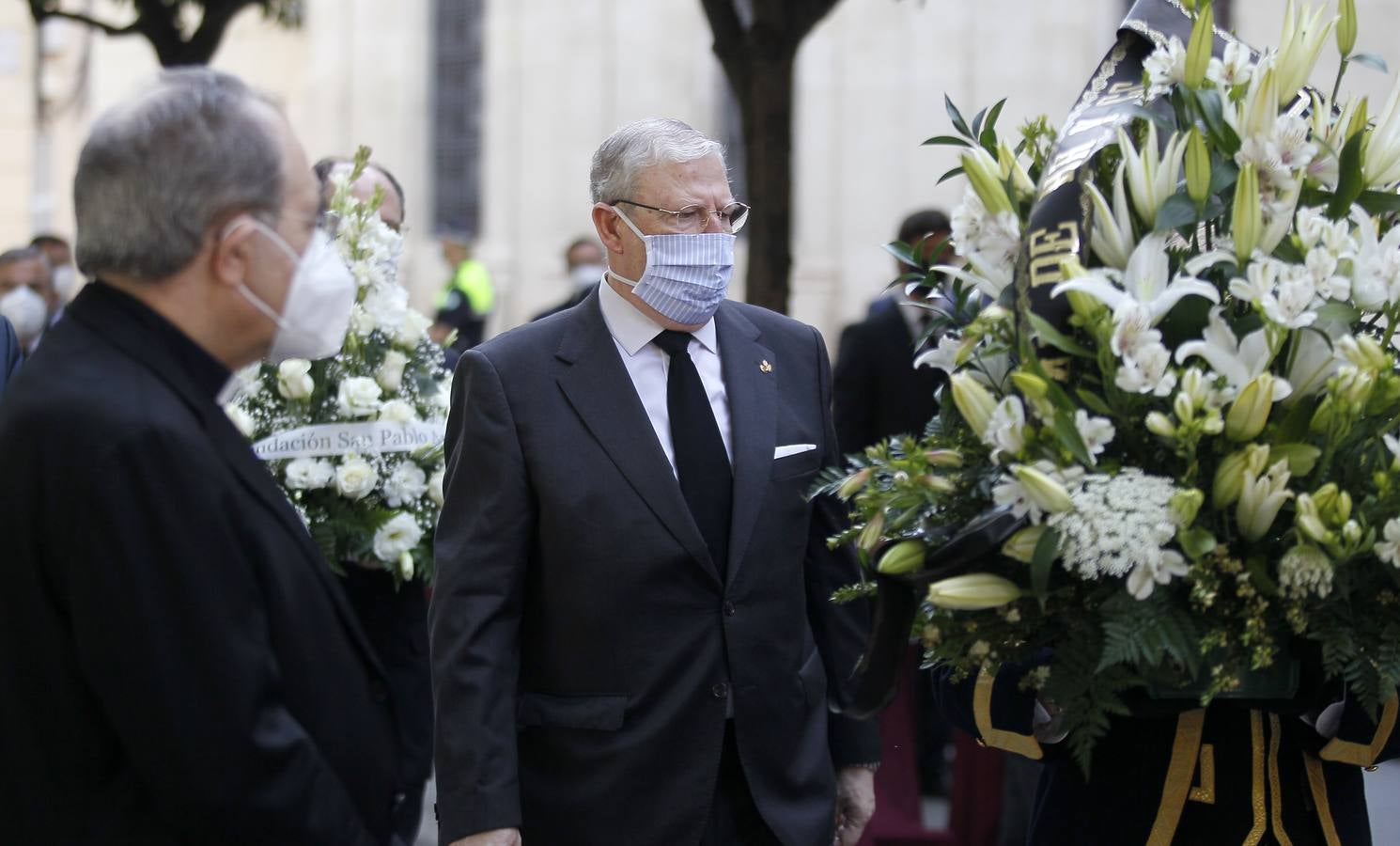 El homenaje de Sevilla a las víctimas del coronavirus en el día de San Fernando (I)