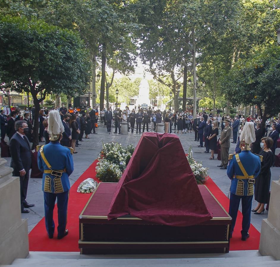 El homenaje de Sevilla a las víctimas del coronavirus en el día de San Fernando (I)