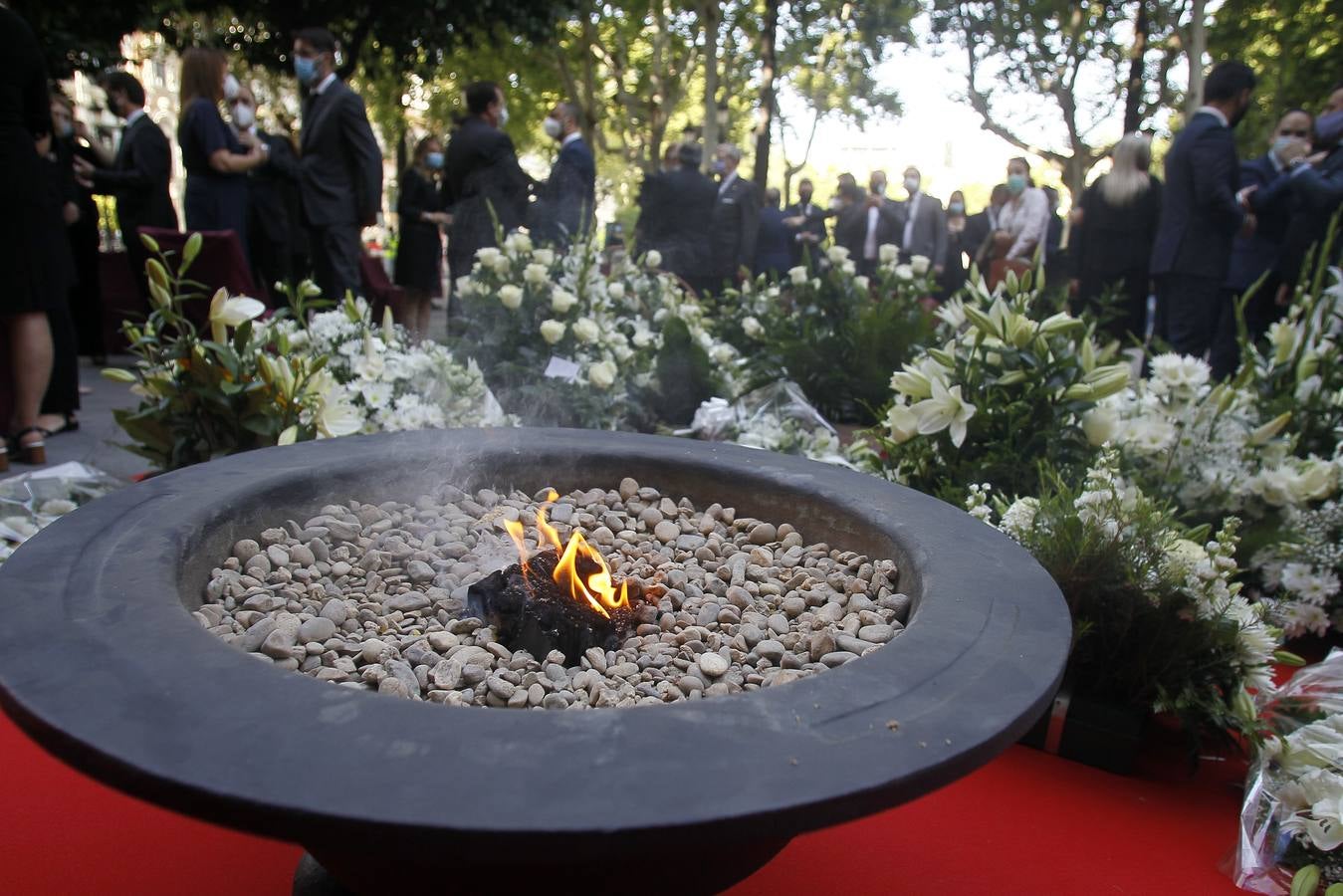 El homenaje de Sevilla a las víctimas del coronavirus en el día de San Fernando (I)