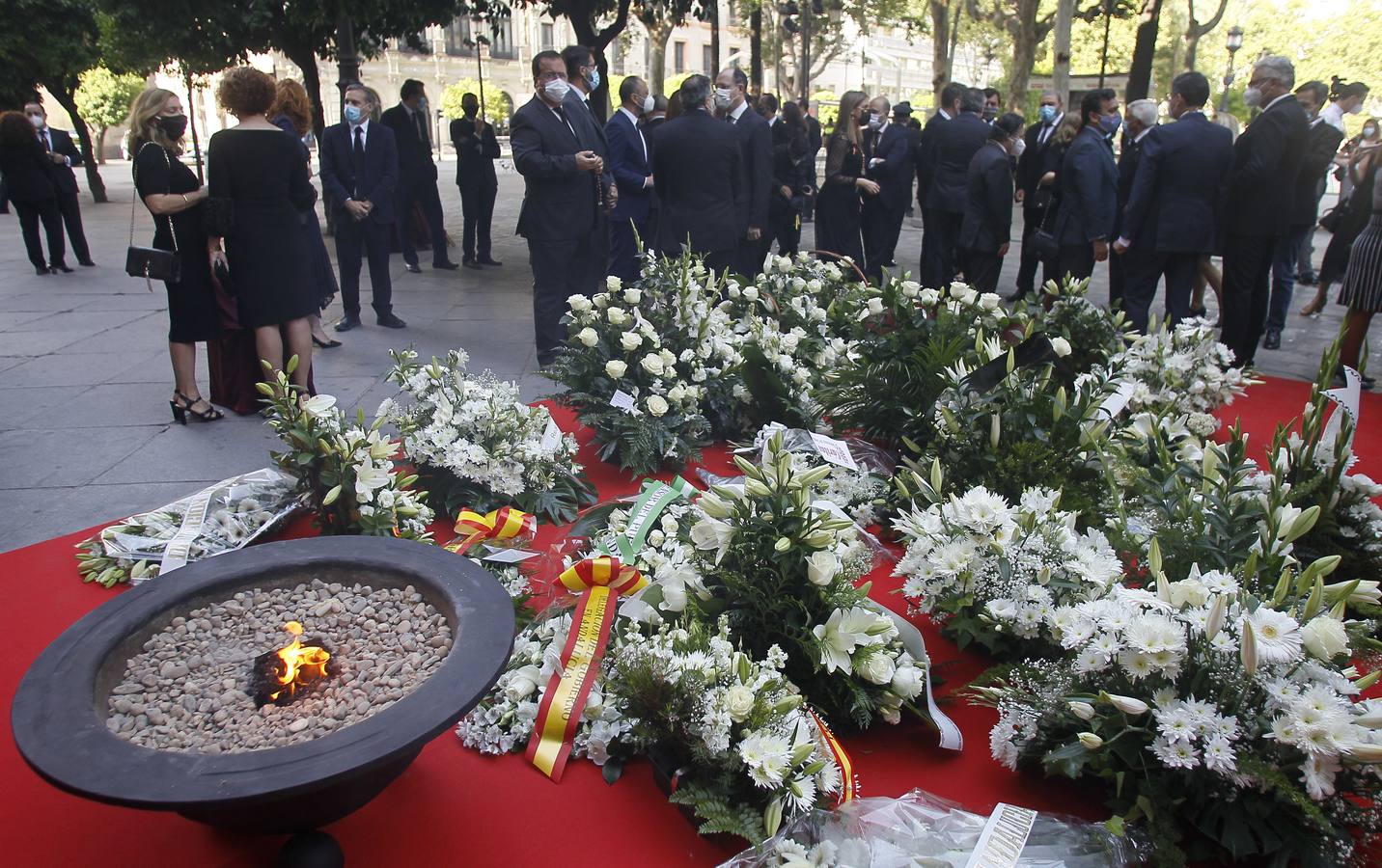 El homenaje de Sevilla a las víctimas del coronavirus en el día de San Fernando (I)