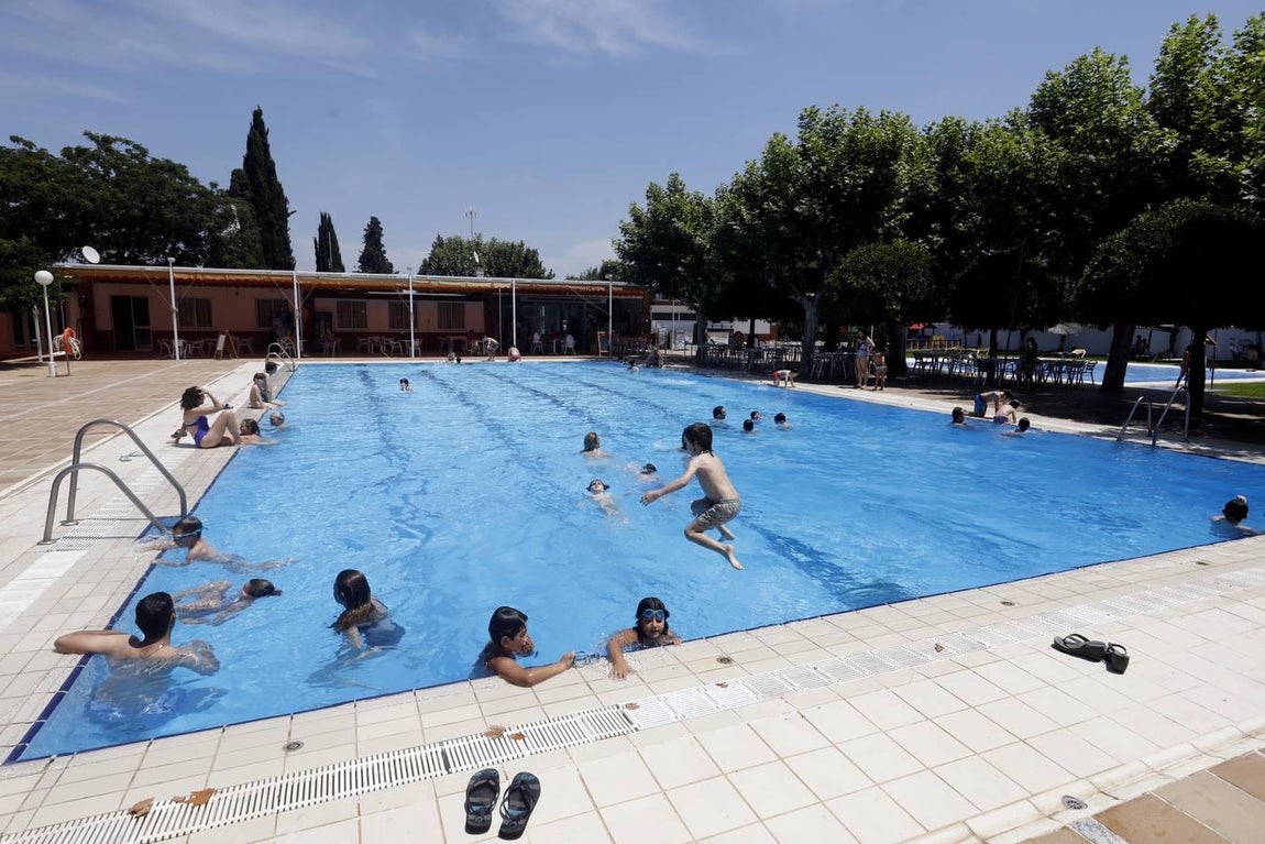 La apertura de la piscina del Aeroclub de Córdoba, en imágenes