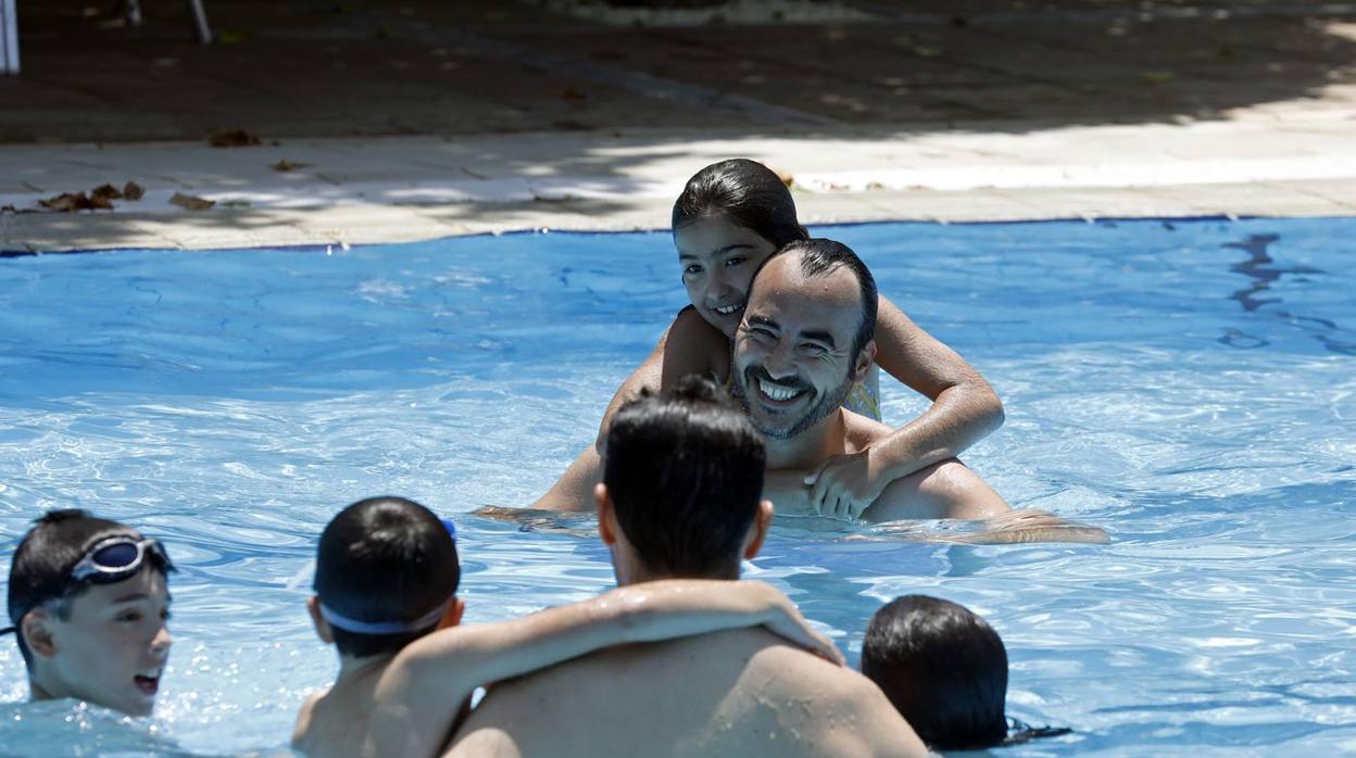 La apertura de la piscina del Aeroclub de Córdoba, en imágenes