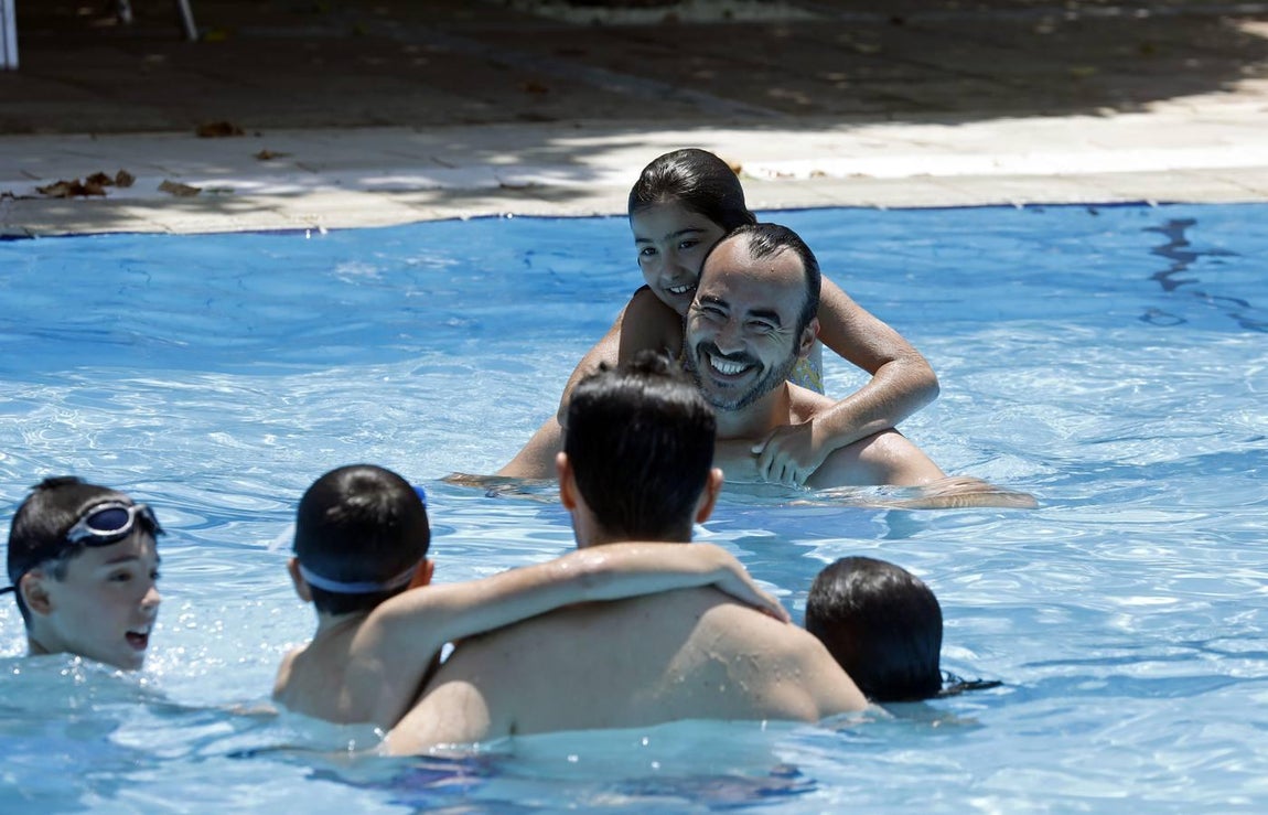 La apertura de la piscina del Aeroclub de Córdoba, en imágenes