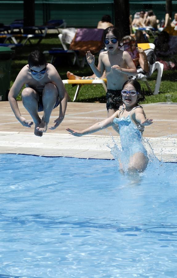 La apertura de la piscina del Aeroclub de Córdoba, en imágenes