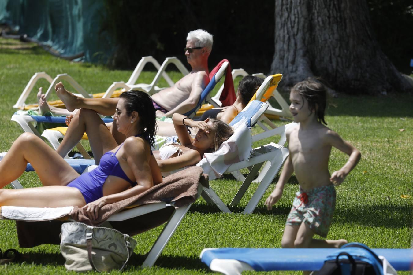 La apertura de la piscina del Aeroclub de Córdoba, en imágenes