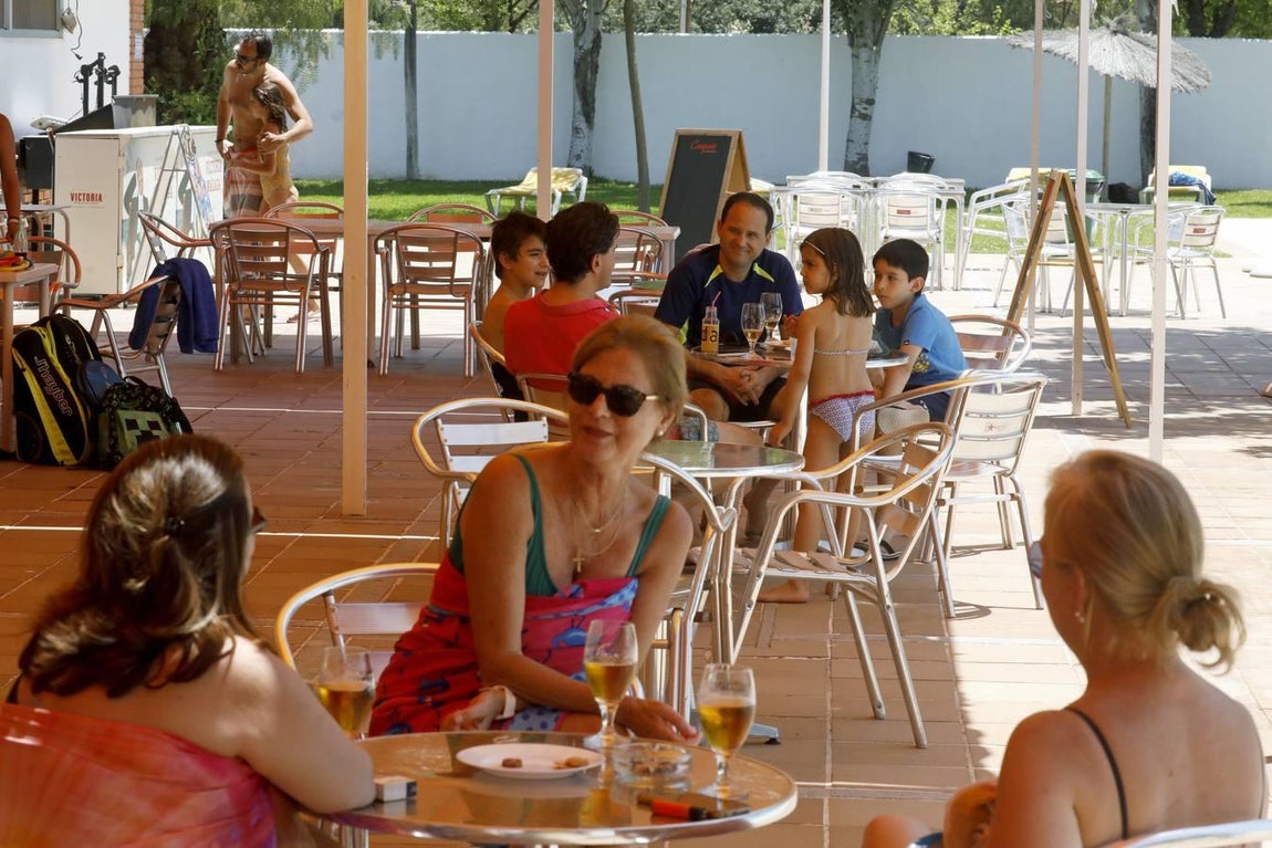 La apertura de la piscina del Aeroclub de Córdoba, en imágenes