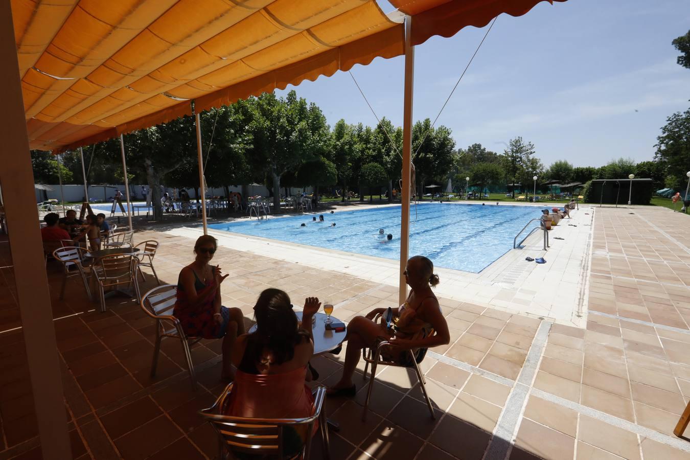 La apertura de la piscina del Aeroclub de Córdoba, en imágenes