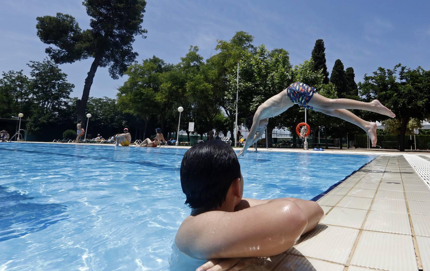 La apertura de la piscina del Aeroclub de Córdoba, en imágenes