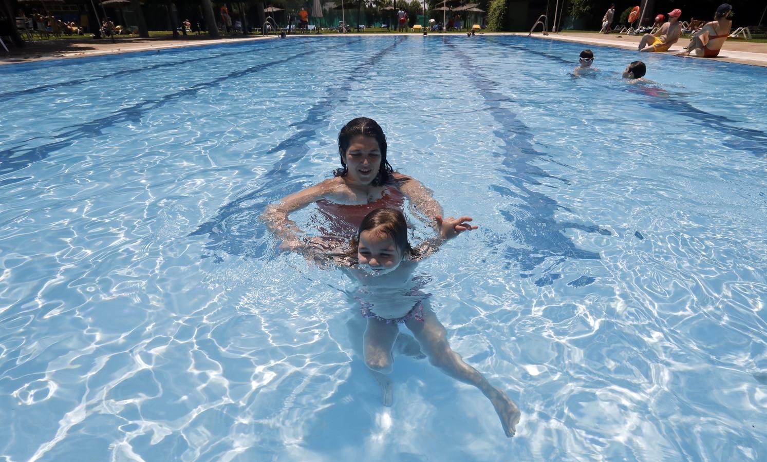 La apertura de la piscina del Aeroclub de Córdoba, en imágenes