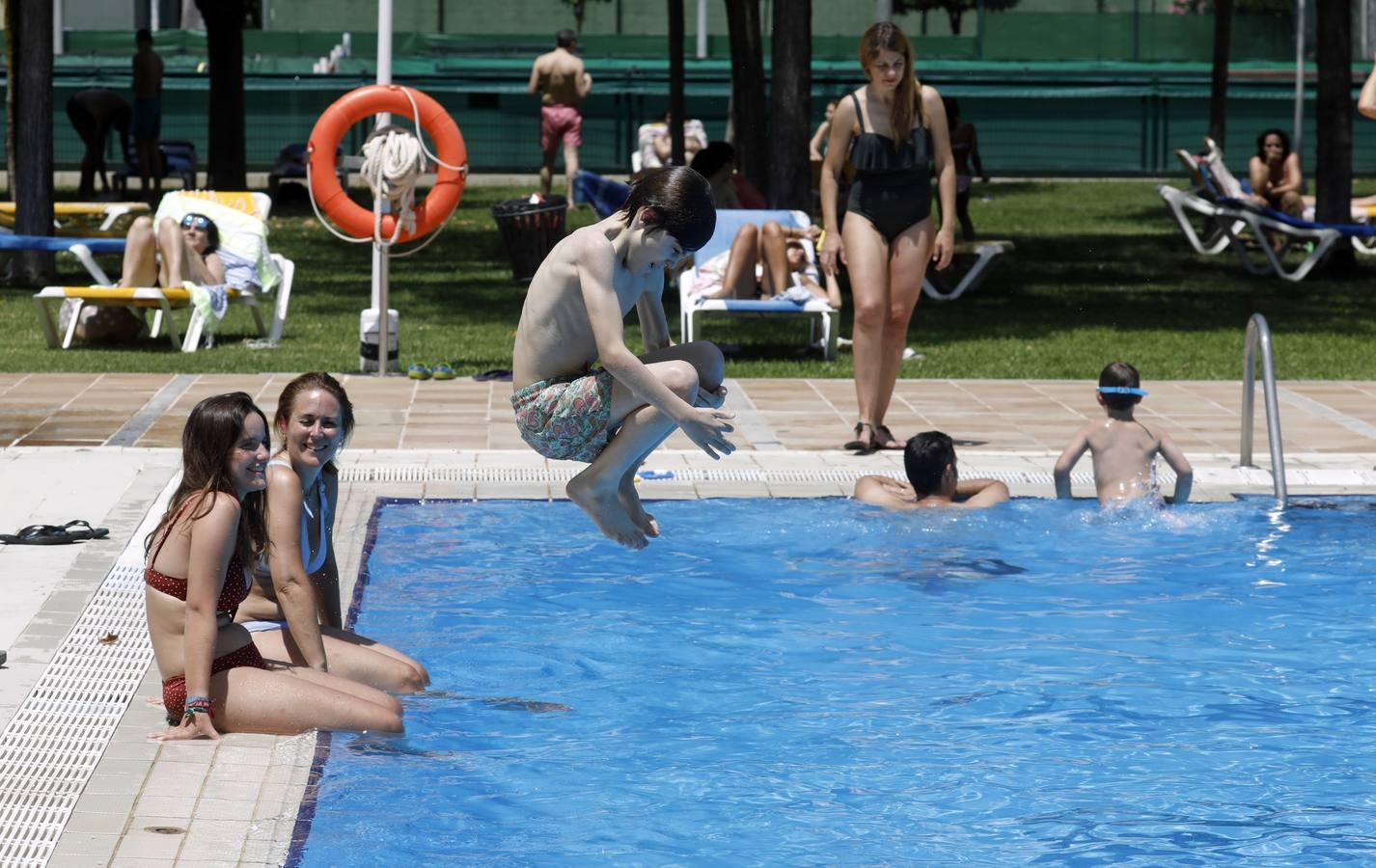 La apertura de la piscina del Aeroclub de Córdoba, en imágenes