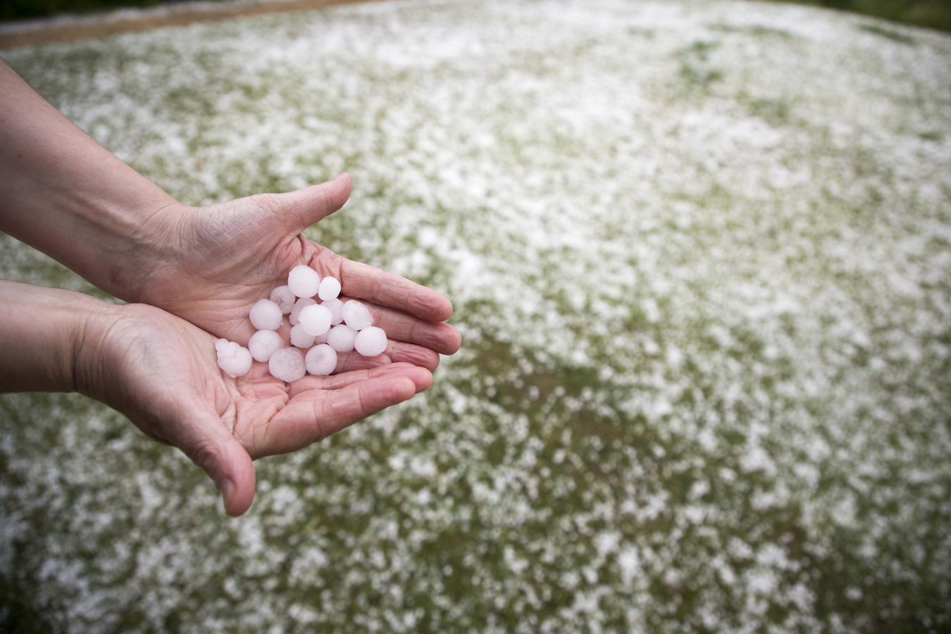 Intenso granizo en Carrascal de Barregas (Salamanca). 