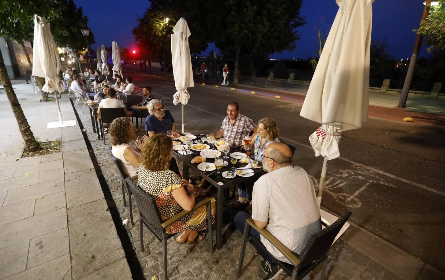 El ambiente de la desescalada en las terrazas de la Ribera de Córdoba, en imágenes